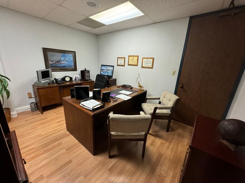 More Photos Of 6101 Webb Rd, Tampa Medical For Sale