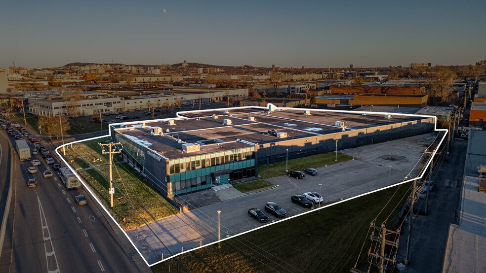 More Photos Of 5950 Ch De La Côte-De-Liesse, Mont-Royal Distribution For Lease