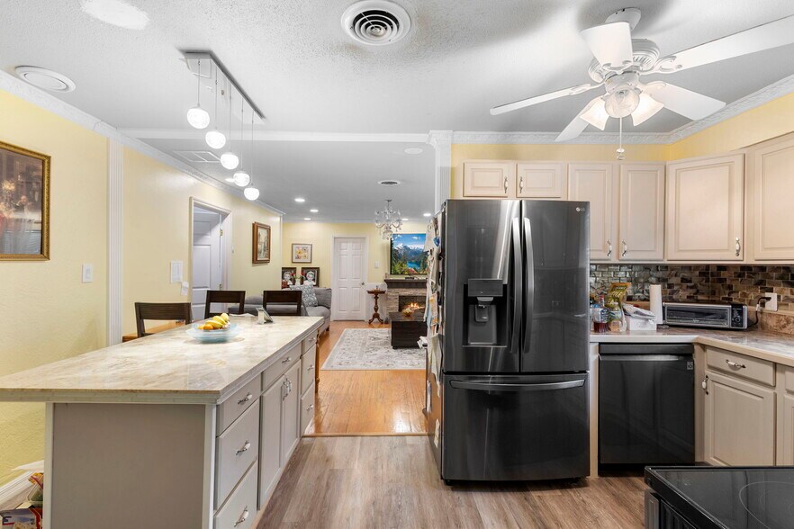 More Photos Of 4630 US Highway 17, De Leon Springs Restaurant For Sale