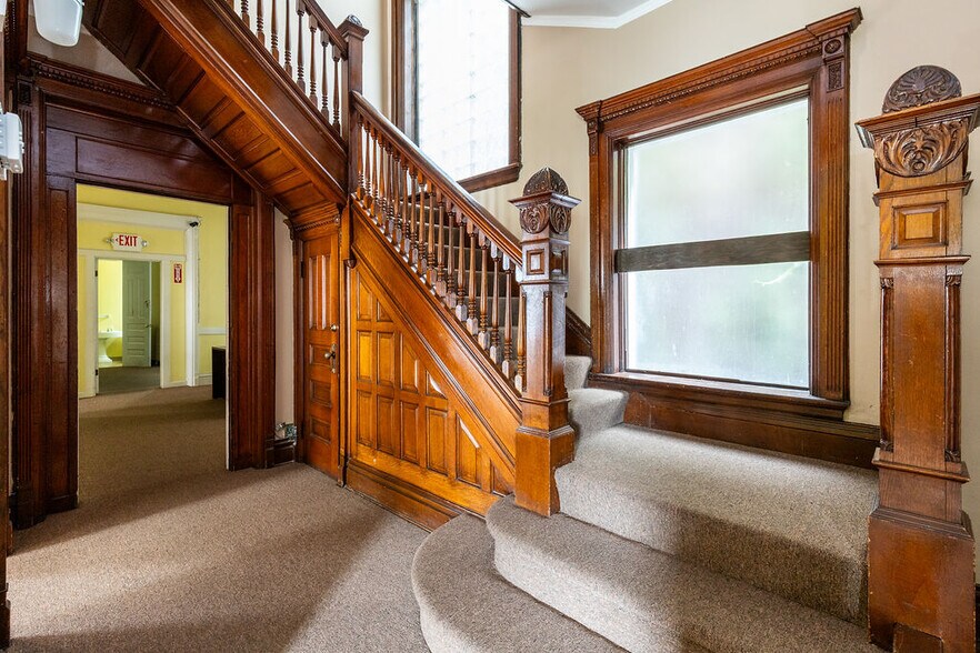 More Photos Of 1092 Main St, Buffalo Office For Lease