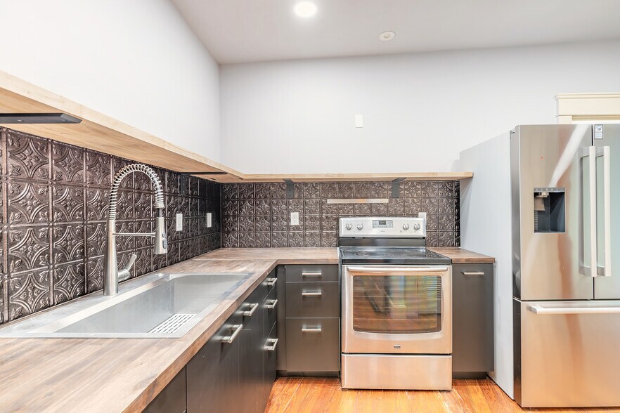 More Photos Of 1112 Riverside Dr, Holly Hill Storefront Retail Office For Sale