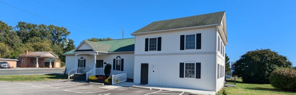 Primary Photo Of 168 Faulconerville Dr, Amherst Flex For Sale