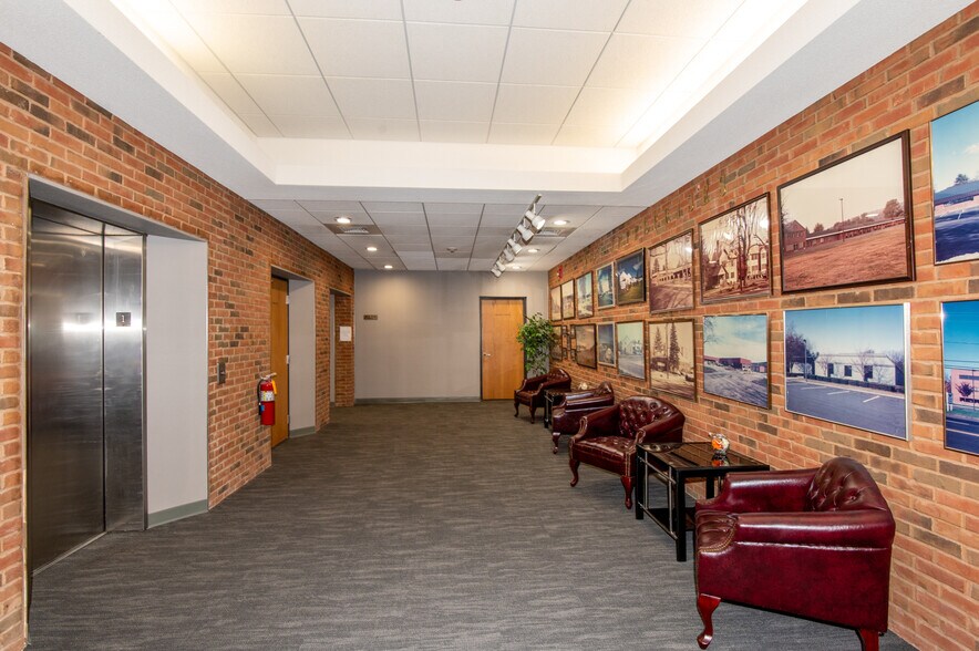 More Photos Of 302 W Main St, Avon Medical For Lease