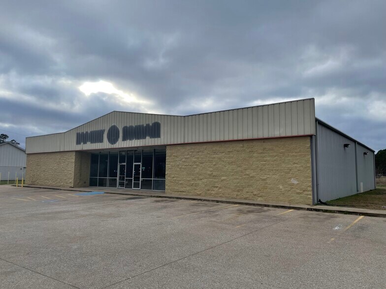 More Photos Of 8260 State Highway 155, Frankston Freestanding For Sale