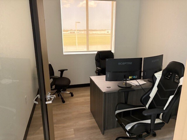 More Photos Of 1991-1993 Industrial Dr, Deland Office For Sale