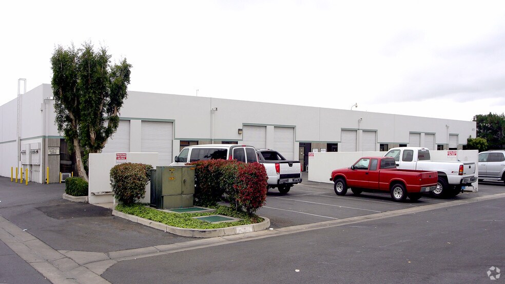 More Photos Of 4075 E La Palma Ave, Anaheim Warehouse For Lease