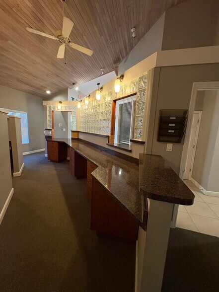 More Photos Of 9066 Cypress Green Dr, Jacksonville Medical For Lease