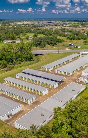 More Photos Of 2370 E Mulberry St, Angleton Self Storage For Sale