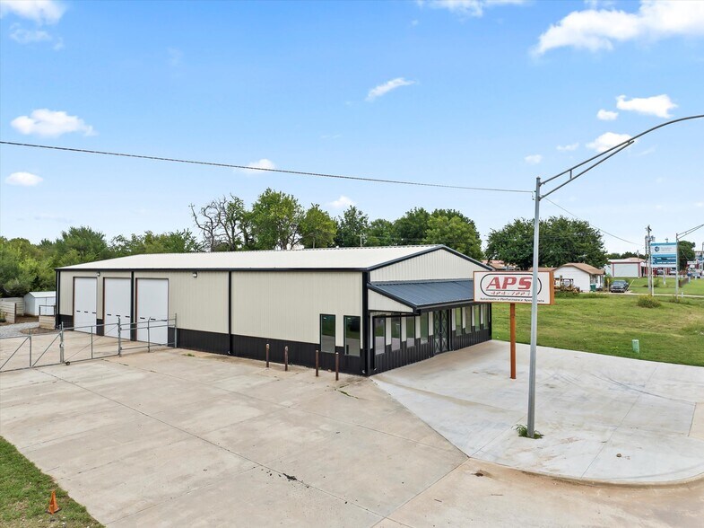 More Photos Of 7725 NE 23rd St, Oklahoma City Warehouse For Lease