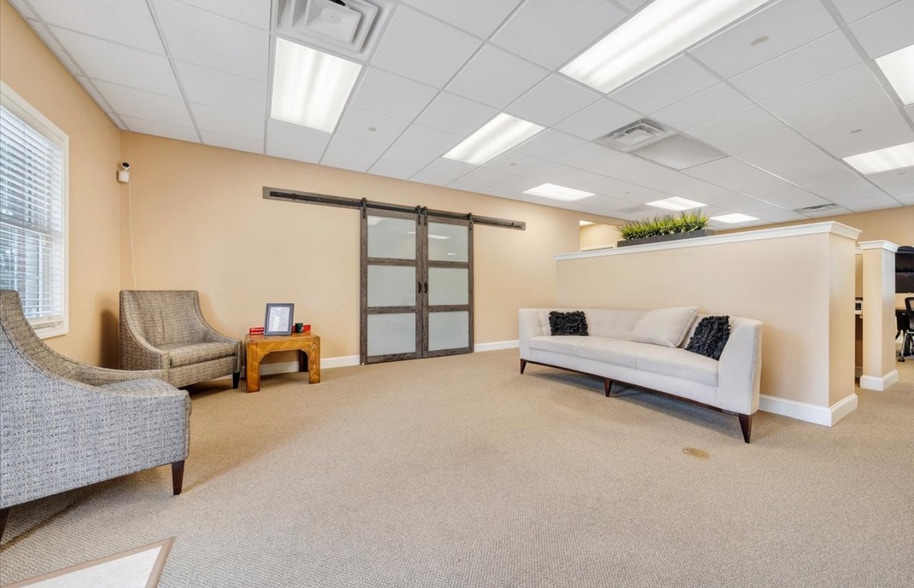 More Photos Of 1101-1109 Electric Rd, Salem Medical For Sale