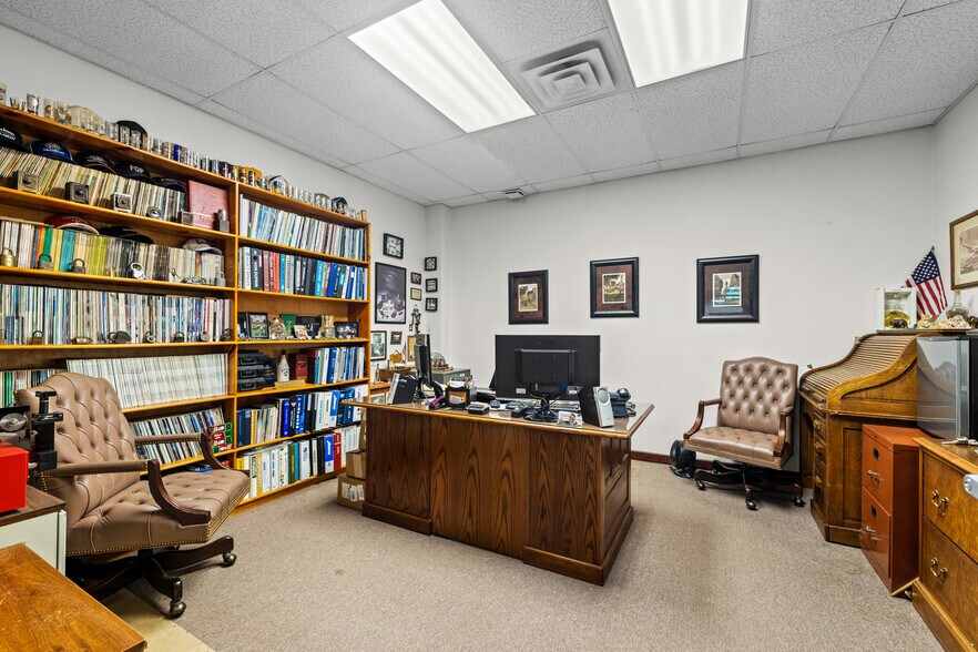 More Photos Of 622 N Central St, Knoxville General Retail For Sale