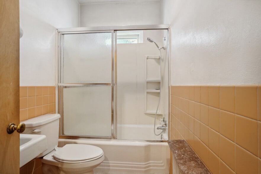 More Photos Of 107 E Madison St, Mount Pleasant Healthcare For Sale