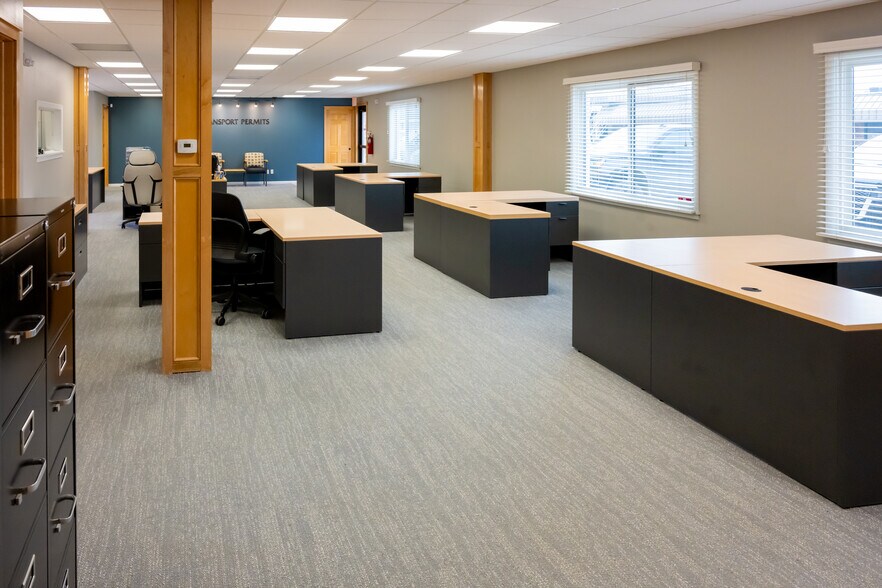 More Photos Of 1908 Grand Ave, West Des Moines Office For Lease