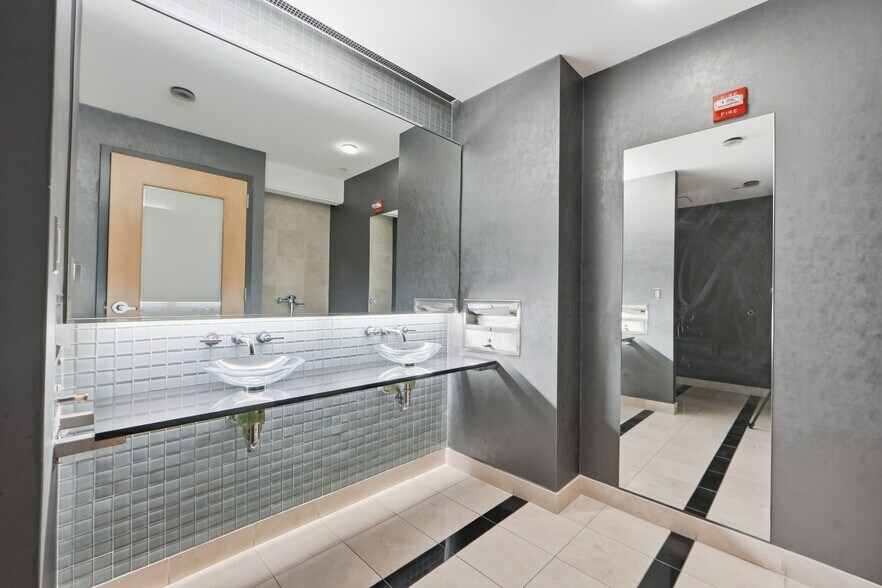 More Photos Of 1430 K St NW, Washington Office For Sale