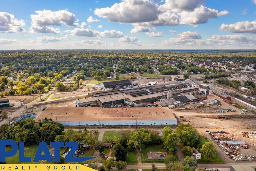 More Photos Of 1001 E Broadway St, Alliance Industrial For Lease