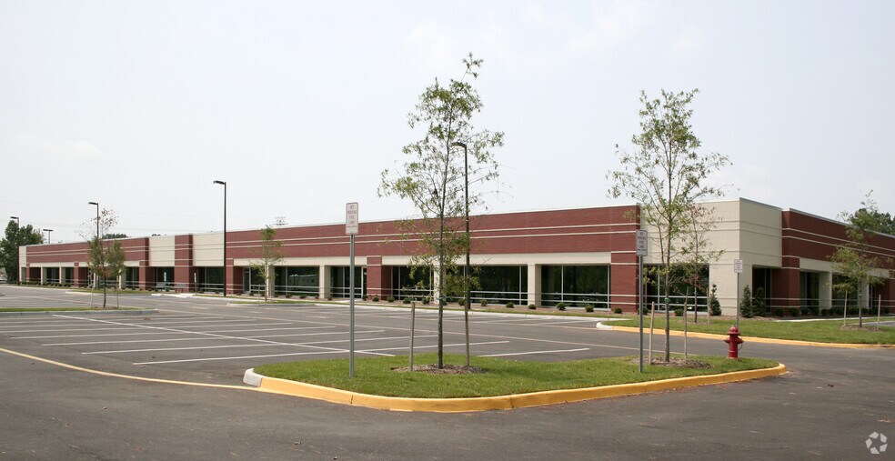 More Photos Of 7007 Harbour View Blvd, Suffolk Office For Lease
