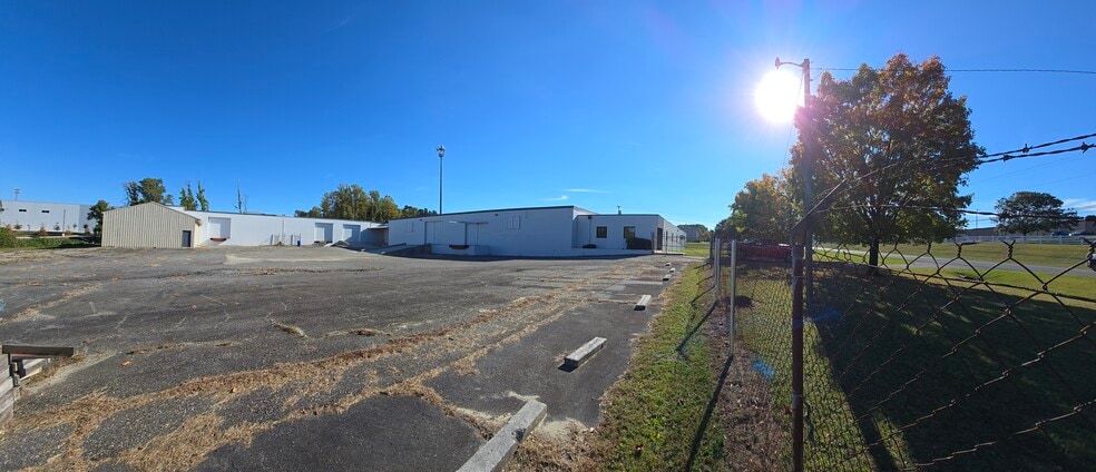 More Photos Of 3021 NW Northwest Blvd, Gastonia Warehouse For Lease