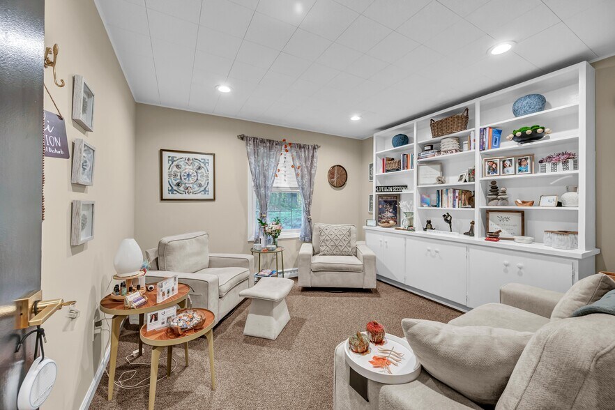 More Photos Of 172 Mount Pleasant Rd, Newtown Medical For Lease