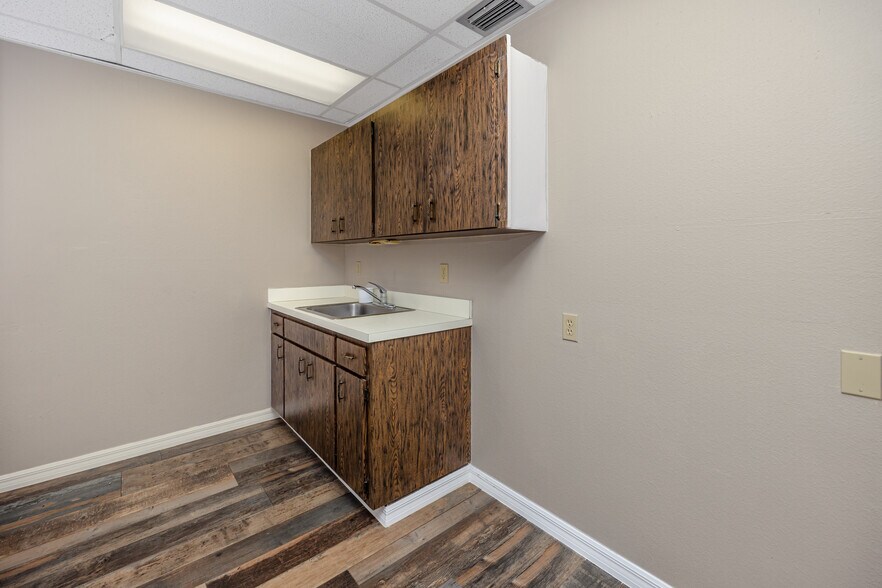 More Photos Of 6449 38th Ave, Saint Petersburg Medical For Lease