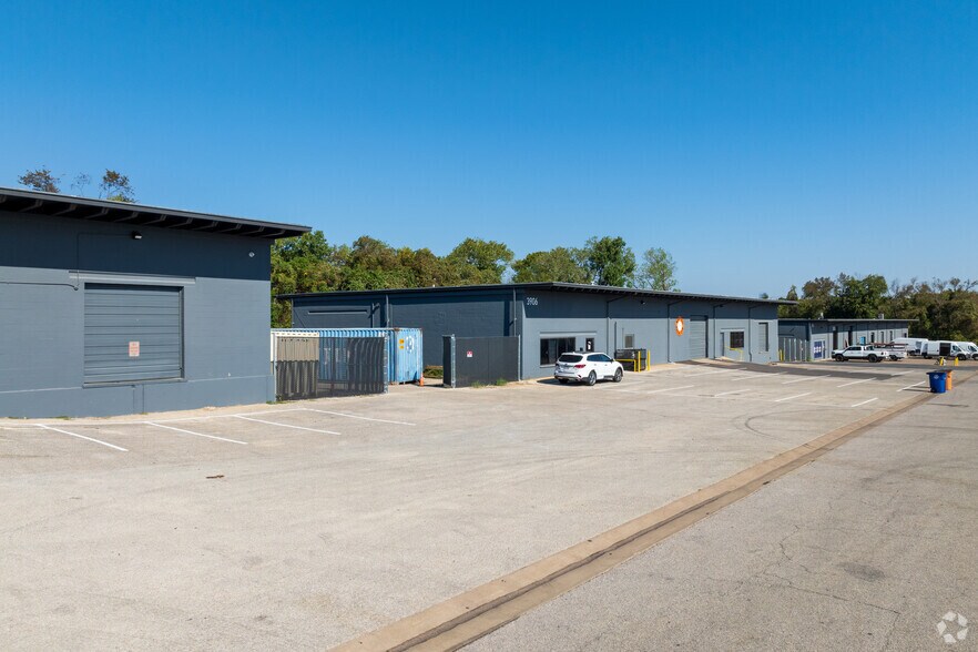 More Photos Of 3910 Warehouse Row, Austin Warehouse For Sale