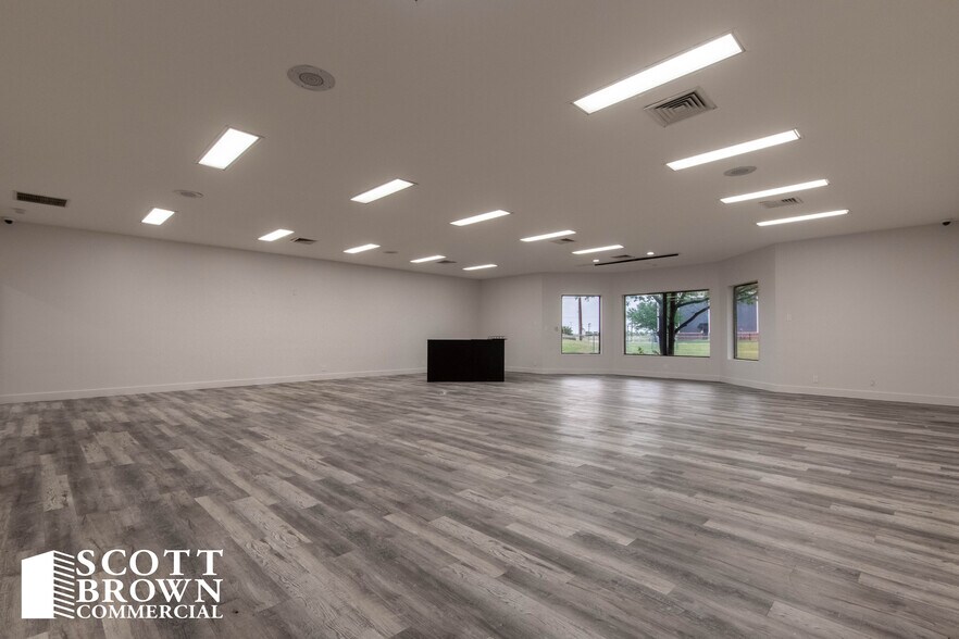 More Photos Of 2400 Worthington St, Denton Medical For Lease