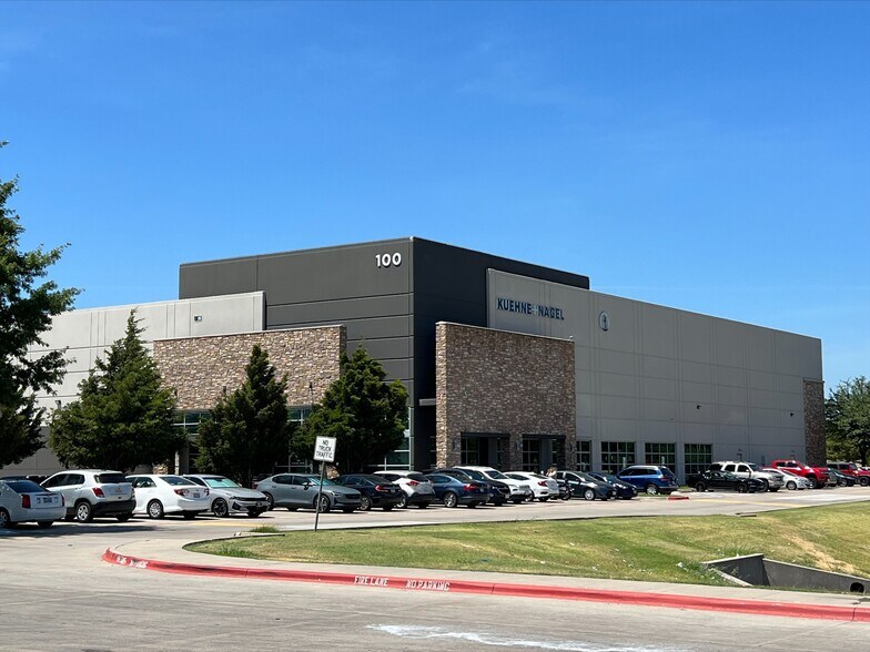 More Photos Of 921 W Bethel Rd, Coppell Distribution For Lease
