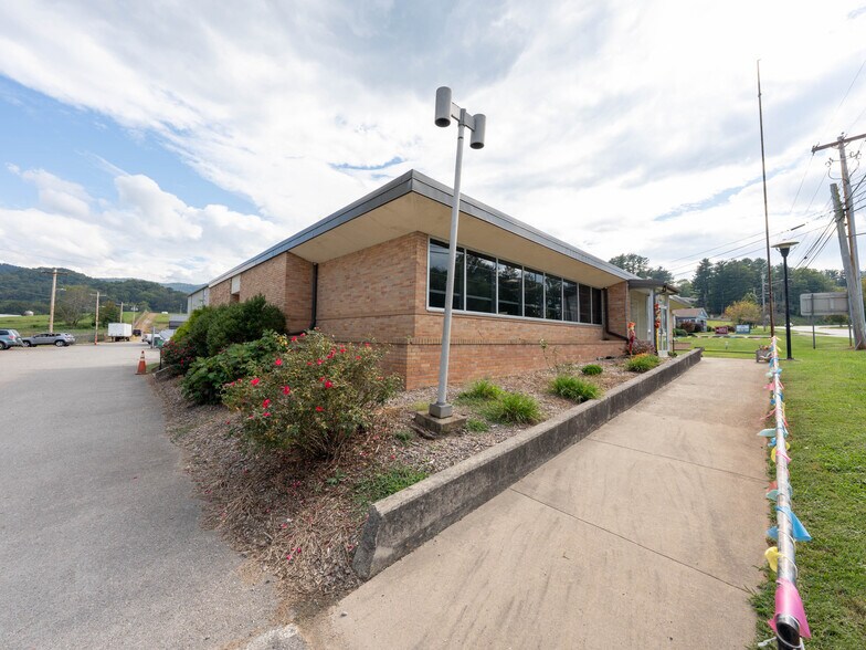 More Photos Of 30 New Treads Dr., Waynesville Light Distribution For Sale