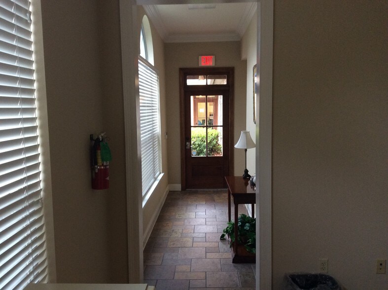 More Photos Of 14635 S Harrell's Ferry Rd, Baton Rouge Office For Sale