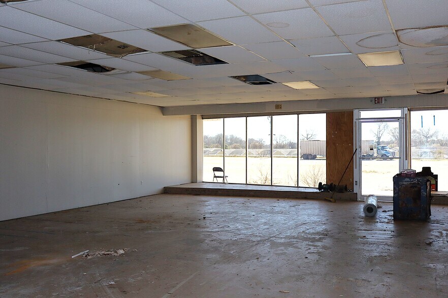 More Photos Of 501 Plaza Dr, Enterprise Storefront Retail Office For Sale