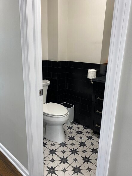 More Photos Of 87 New Dorp Plaza, Staten Island Loft Creative Space For Lease