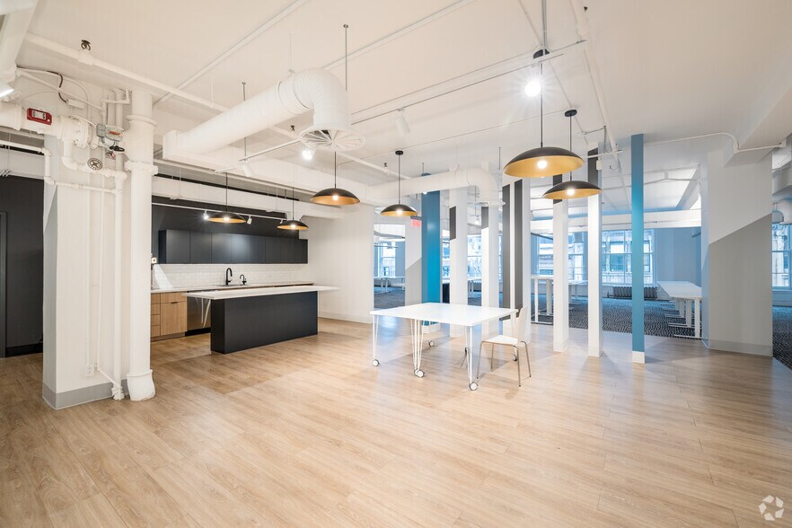 More Photos Of 350-390 Rue Sainte-Catherine O, Montréal Loft Creative Space For Lease