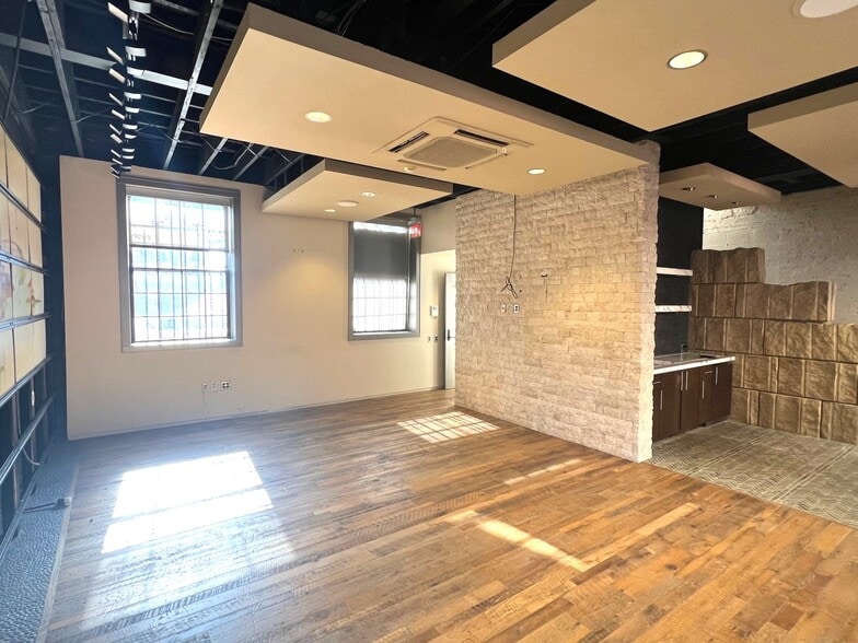 More Photos Of 1111 34th St NW, Washington Office For Lease