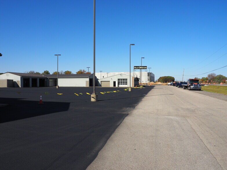 More Photos Of 9430 N Karen Dr, Mooresville Light Distribution For Lease