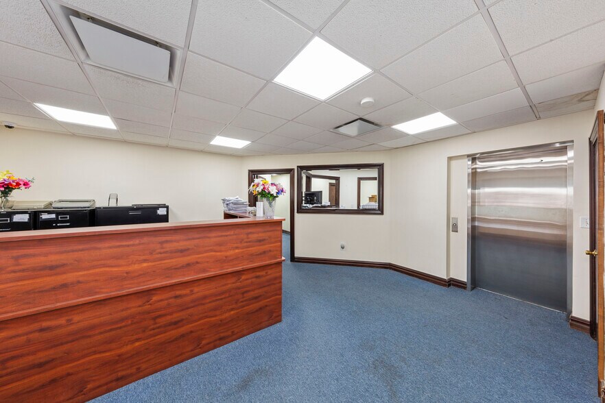 More Photos Of 14-07 113th St, College Point Research And Development For Lease