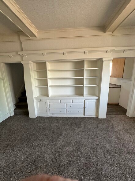 More Photos Of 353 SE Baseline St, Hillsboro General Retail For Sale