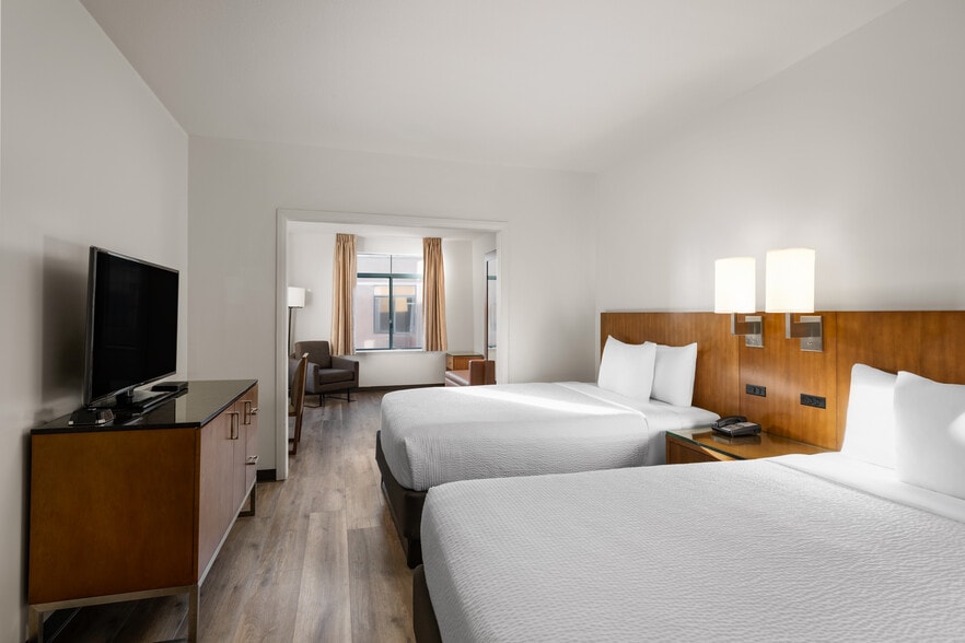 More Photos Of 631 Camino del Rio S, San Diego Hotel For Sale