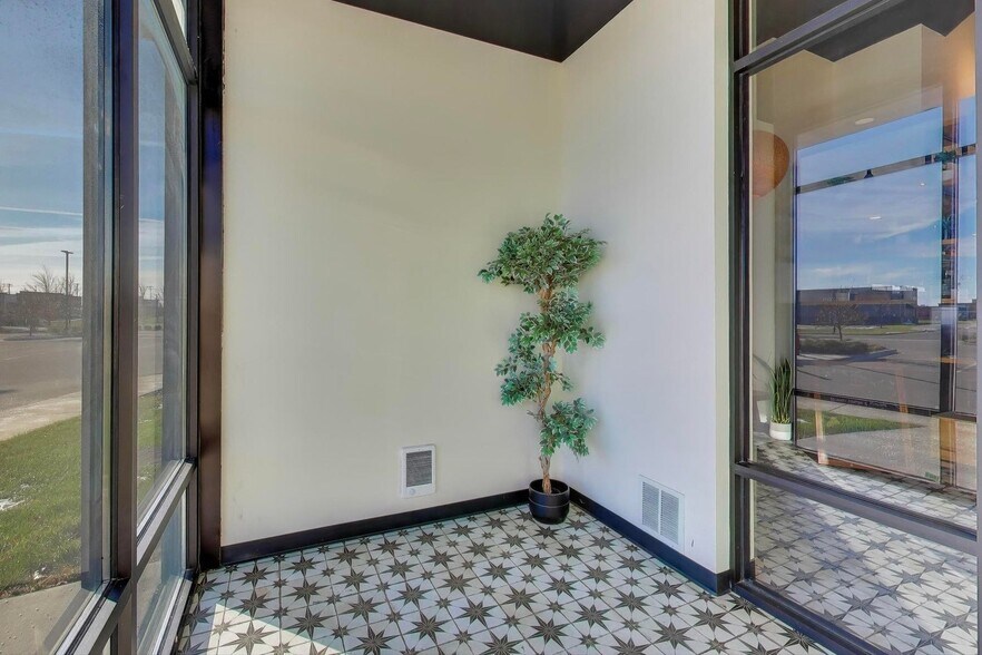 More Photos Of 3552 Market Ln, Kenosha Restaurant For Sale