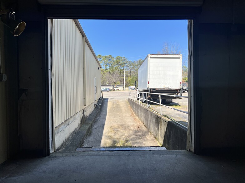 More Photos Of 413 W Chatham St, Cary Flex For Lease