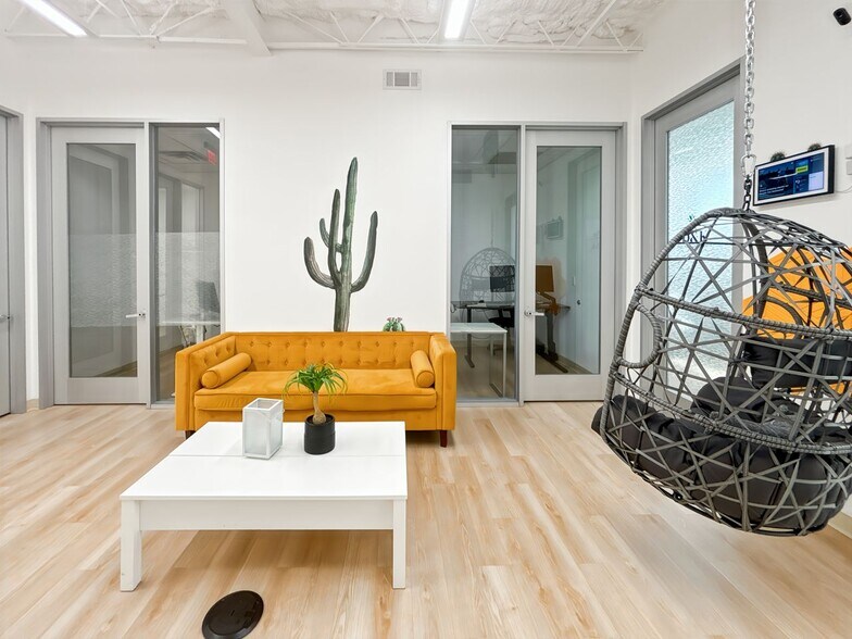 More Photos Of 8968-8998 Kirby Dr, Houston Coworking Space