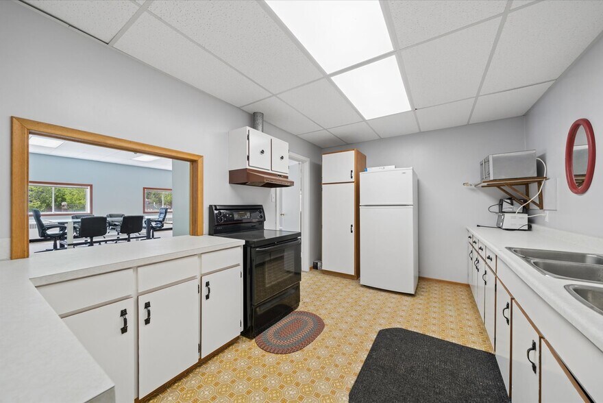More Photos Of 21 Ann St, Brock Office For Sale