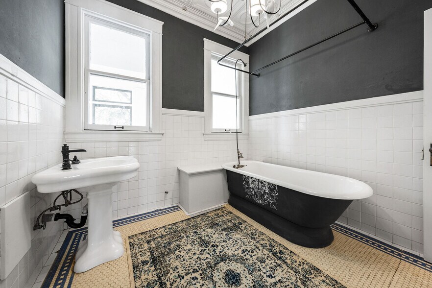 More Photos Of 312 N Central Ave, Cameron Restaurant For Sale