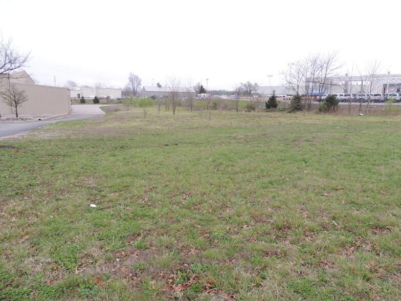 More Photos Of 11302 Westport Rd, Louisville Land For Lease