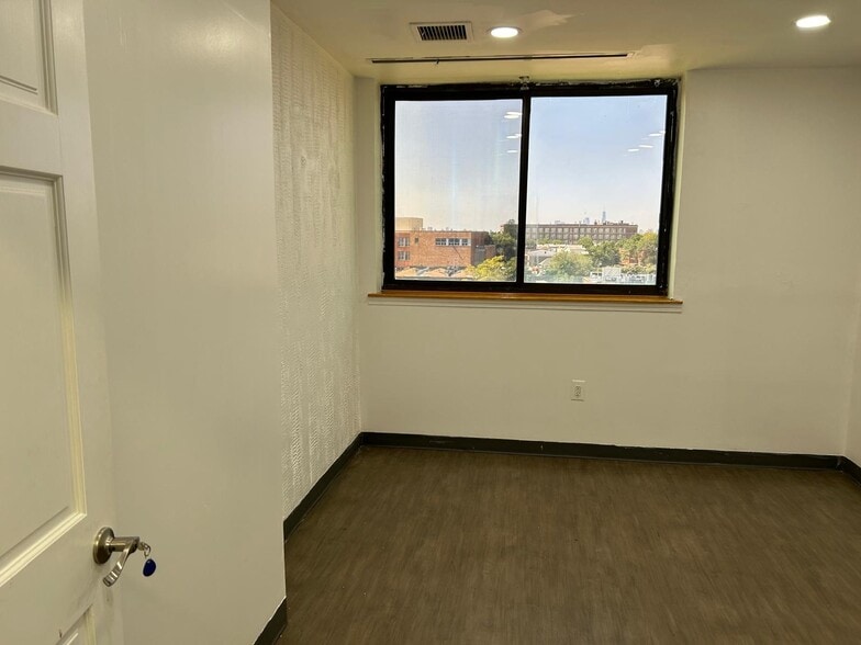 More Photos Of 5414 74th St, Elmhurst Coworking Space