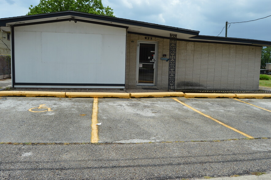 Primary Photo Of 922 Main St, Pasadena Storefront Retail Office For Sale