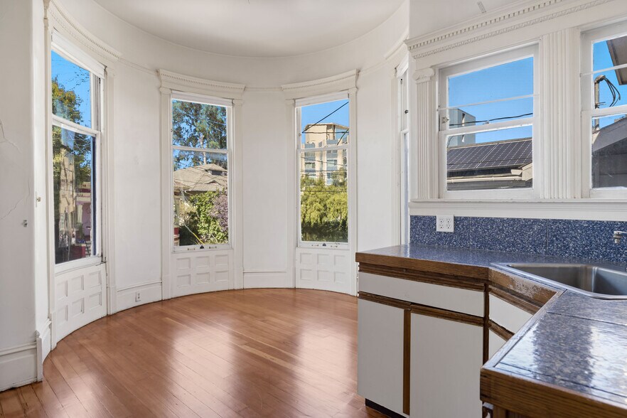 More Photos Of 102 Hamilton Pl, Oakland Multifamily For Sale