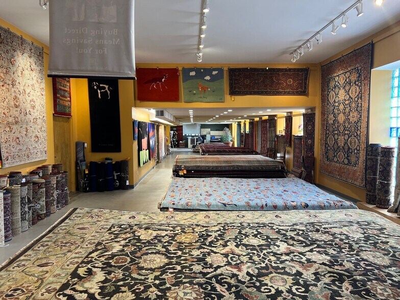 More Photos Of 4222 E Lake St, Minneapolis Freestanding For Sale