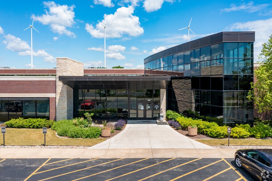 More Photos Of 1451 McMahon Dr, Neenah Office For Lease