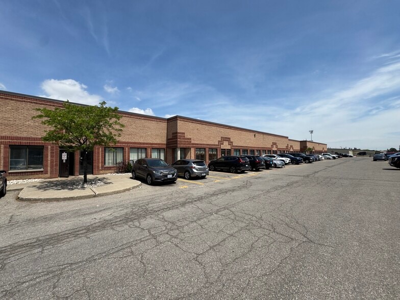 More Photos Of 2053 N Williams Pky, Brampton Light Distribution For Sale