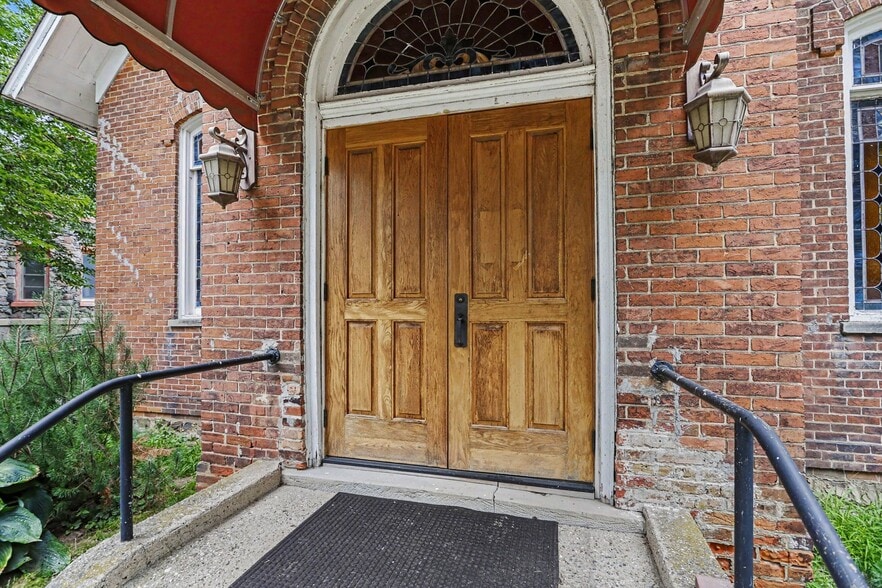 More Photos Of 9 W Shepard St, Hartford Religious Facility For Sale