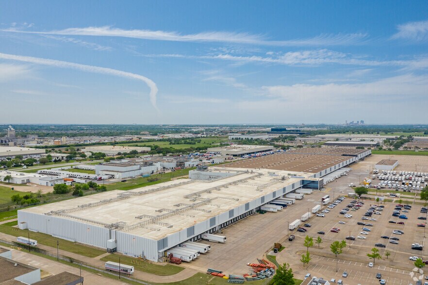 More Photos Of 7550 Oak Grove Rd, Fort Worth Distribution For Lease